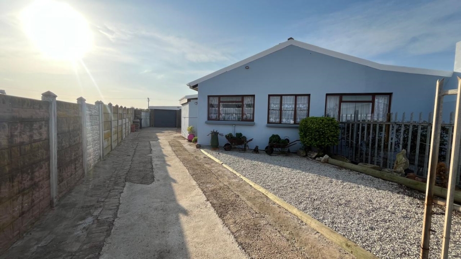 2 Bedroom Property for Sale in Wavecrest Eastern Cape